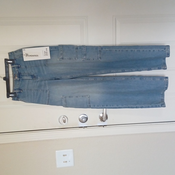 No Boundaries Junior's XXS Wide Leg Cargo Pants - Picture 2 of 11